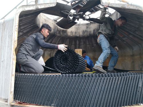 圓形<a href=http://www.qcjyjt.com/tags/21_0.html target=_blank class=infotextkey>冷卻塔填料</a>更換